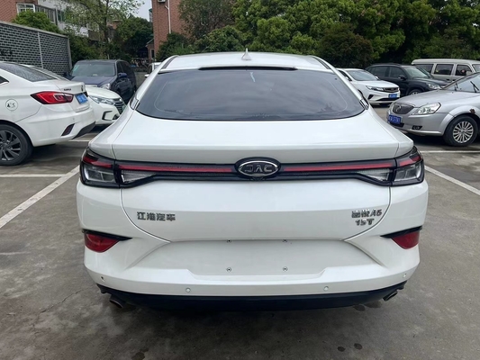 De segunda mano 2020 JAC J7 A5 1.5T 2WD Coche de segunda mano 5 puertas 5 asientos 50-80L Capacidad del tanque de combustible