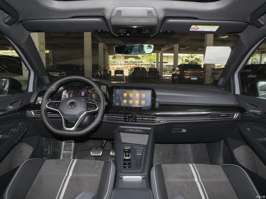 Actualice su paseo 2023 Golf Facelift 208 TSL DSG PRO SUV pequeño con luz diurna LED