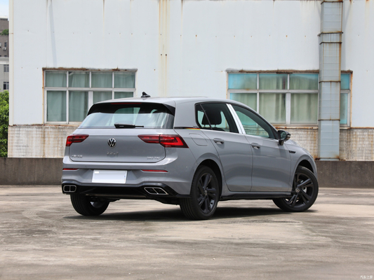 Actualice su paseo 2023 Golf Facelift 208 TSL DSG PRO SUV pequeño con luz diurna LED