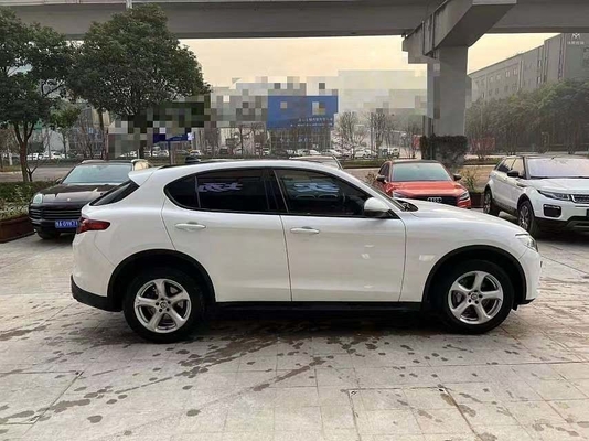 Capacidad de tanque de 64L Alfa Romeo Stelvio Q4 Sport Suv en buenas condiciones Velocidad máxima 230KM/h