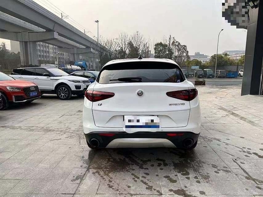 Capacidad de tanque de 64L Alfa Romeo Stelvio Q4 Sport Suv en buenas condiciones Velocidad máxima 230KM/h