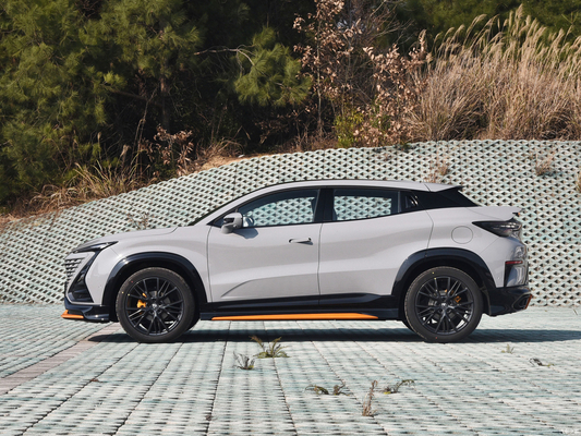 2023 Dirección izquierda Changan UNI-T 1.5T Sport Flagship SUV compacto con techo solar panorámico