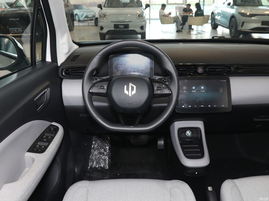 LEAPMOTOR T3 200 Coche eléctrico de 5 puertas con 4 asientos e integración de tecnología híbrida