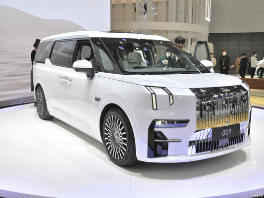 Ajuste eléctrico del asiento del copiloto 2022 Geely Zeekr 009 MPV WE ME 702KM 822KM EV Car