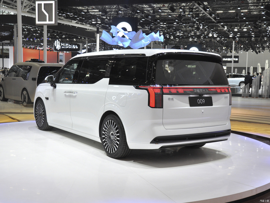 Ajuste eléctrico del asiento del copiloto 2022 Geely Zeekr 009 MPV WE ME 702KM 822KM EV Car