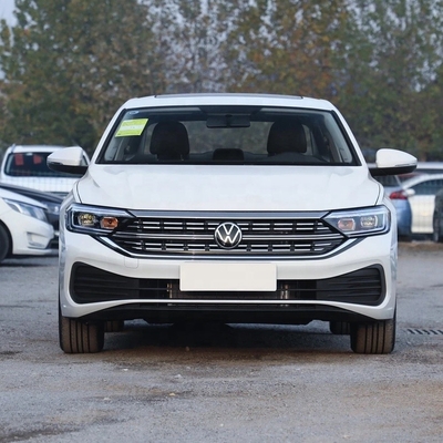 2023 Volkswagen Sagitar 300TSI DSG Leap versión Limousine con cámara trasera y AC automático
