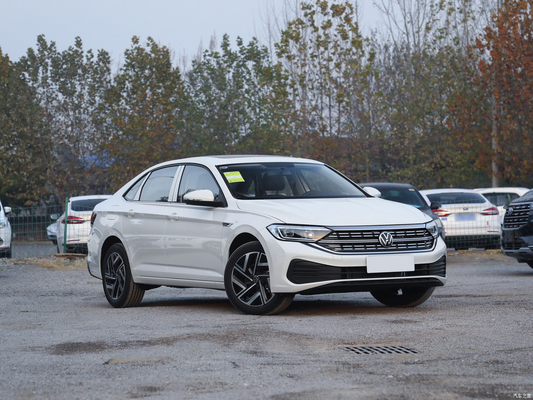 2023 Volkswagen Sagitar 300TSI DSG Leap versión Limousine con cámara trasera y AC automático