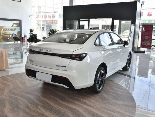 Beijing EU5 PLUS R500 Limousine eléctrico con alcance de 416KM y potencia total del motor de 120KW