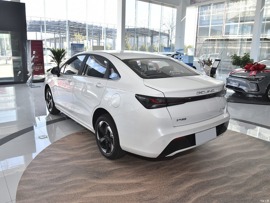 Beijing EU5 PLUS R500 Limousine eléctrico con alcance de 416KM y potencia total del motor de 120KW