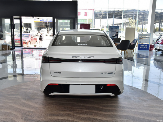 Beijing EU5 PLUS R500 Limousine eléctrico con alcance de 416KM y potencia total del motor de 120KW
