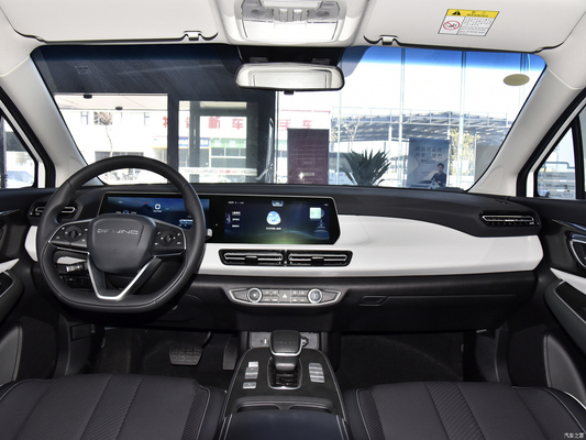 Beijing EU5 PLUS R500 Limousine eléctrico con alcance de 416KM y potencia total del motor de 120KW
