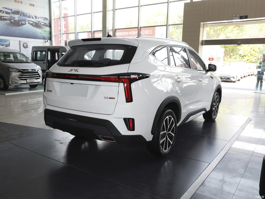 2024 Jac X8 Plus 7 plazas faro LED SUV de gasolina con una capacidad de tanque de combustible de 50-80L