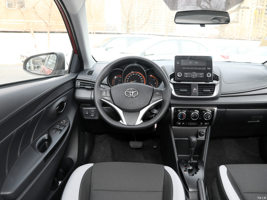 2022 Toyota YARiS L 1.5L Aire acondicionado manual líder PLUS pequeño SUV de 4 puertas y 5 asientos