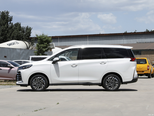 SAIC Maxus G50 versión 2023 Coche chino con 7 asientos caja de cambios automática y 5 bolsas de aire
