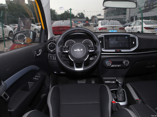 2021 Kia Yi Run 1.4L CVT Sunroof Pequeño SUV con radar trasero 2 y gran espacio libre de 15°-20°