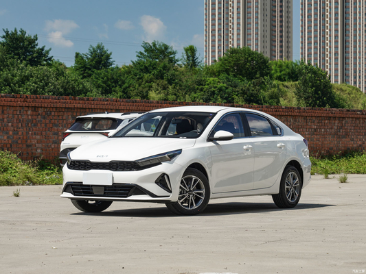 2023 Kia K3 Lámparas delanteras LED con motor aspirado natural y bajo consumo de combustible