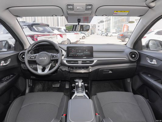 2023 Kia K3 Lámparas delanteras LED con motor aspirado natural y bajo consumo de combustible