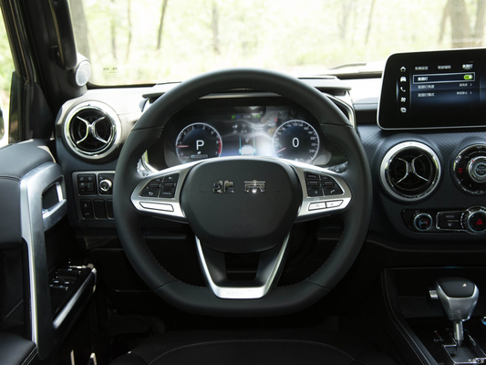 2024 BAIC BJ40 Camión todoterreno multifuncional con retrovisor eléctrico y ESC