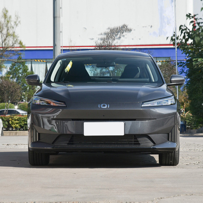 Tipo de combustible Híbrido Changan A05 Híbrido enchufable 5 asientos Tres cajas 2024