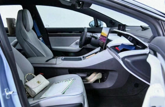 210 KM/h Velocidad máxima Huawei Chery LUXEED S7 Electric Auto Sedan 4 puertas 5 asientos híbrido