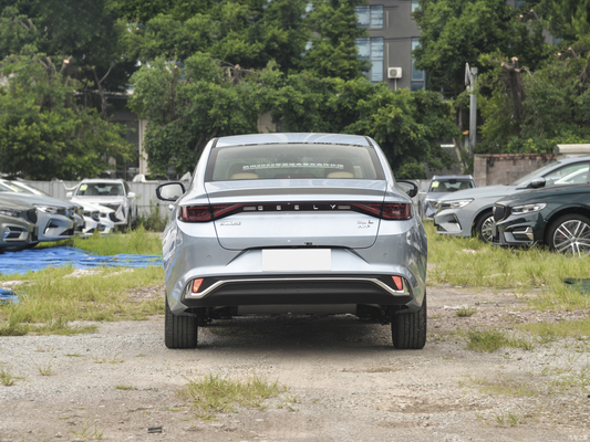 Geely Emgrand L HiP Híbrido 5 asientos Limousine 100KM Rango eléctrico Dirección izquierda 5 asientos