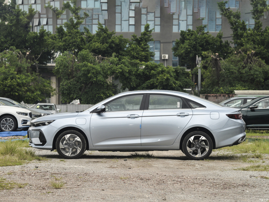 Geely Emgrand L HiP Híbrido 5 asientos Limousine 100KM Rango eléctrico Dirección izquierda 5 asientos