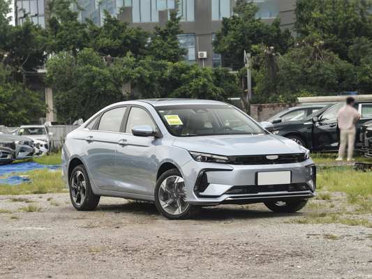 Geely Emgrand L HiP Híbrido 5 asientos Limousine 100KM Rango eléctrico Dirección izquierda 5 asientos