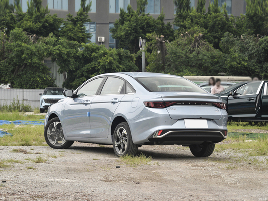 Geely Emgrand L HiP Híbrido 5 asientos Limousine 100KM Rango eléctrico Dirección izquierda 5 asientos