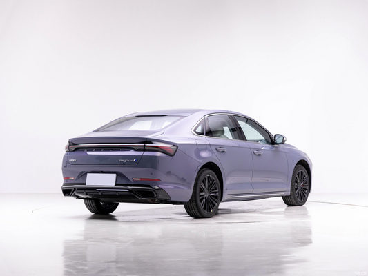 Geely Preface L 1.5TD Sedán híbrido de lujo con 4 cambios hacia adelante y frente 1 trasero 1 radar