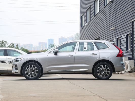 2024 Volvo XC60 B5 48V Light Hybrid 4WD SUV de lujo de tamaño mediano con 5 asientos y 6 bolsas de aire