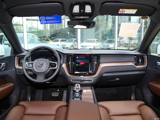 2024 Volvo XC60 B5 48V Light Hybrid 4WD SUV de lujo de tamaño mediano con 5 asientos y 6 bolsas de aire