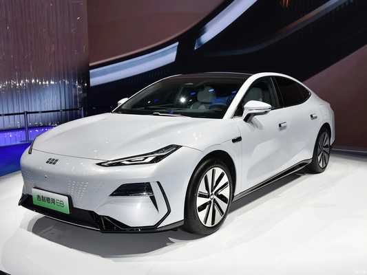 Energía eléctrica Geely Galaxy E8 Coche de 4 puertas y 5 asientos con 200KW de potencia y un interior espacioso