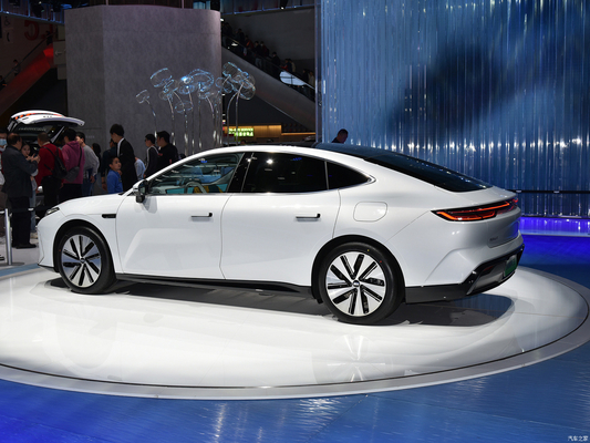 Energía eléctrica Geely Galaxy E8 Coche de 4 puertas y 5 asientos con 200KW de potencia y un interior espacioso