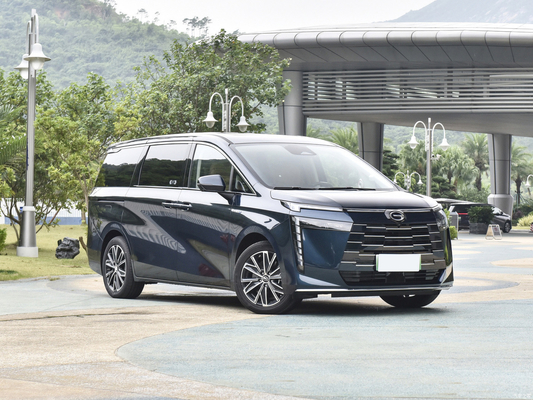 Vehículo híbrido Trumpchi E8 Max PHEV de tamaño medio de 5 puertas y 7 asientos con autonomía de 150 km