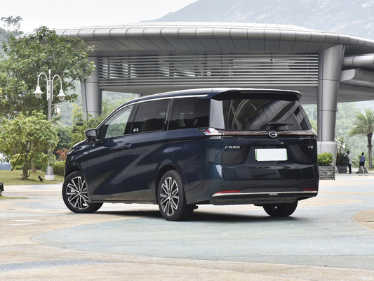 Vehículo híbrido Trumpchi E8 Max PHEV de tamaño medio de 5 puertas y 7 asientos con autonomía de 150 km