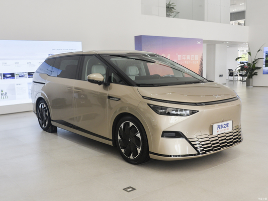 Como imagen Xpeng X9 2024 modelo 702 super larga duración de la batería PRO con 235KW de potencia total del motor