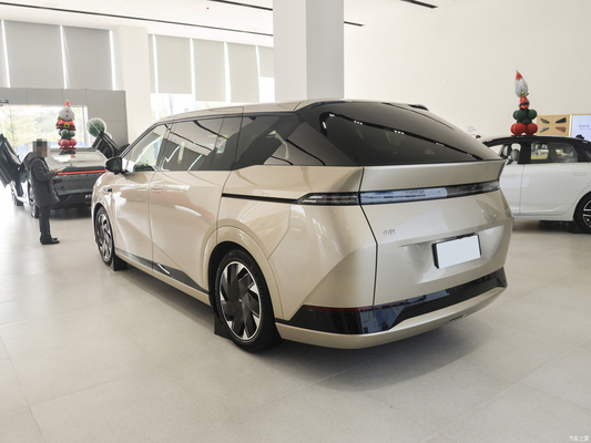 Como imagen Xpeng X9 2024 modelo 702 super larga duración de la batería PRO con 235KW de potencia total del motor