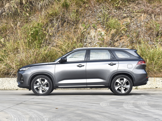 2024 Changan X7 Plus 7 asientos coche de gasolina con 1.5T automático velocidad máxima de 190 KM / h