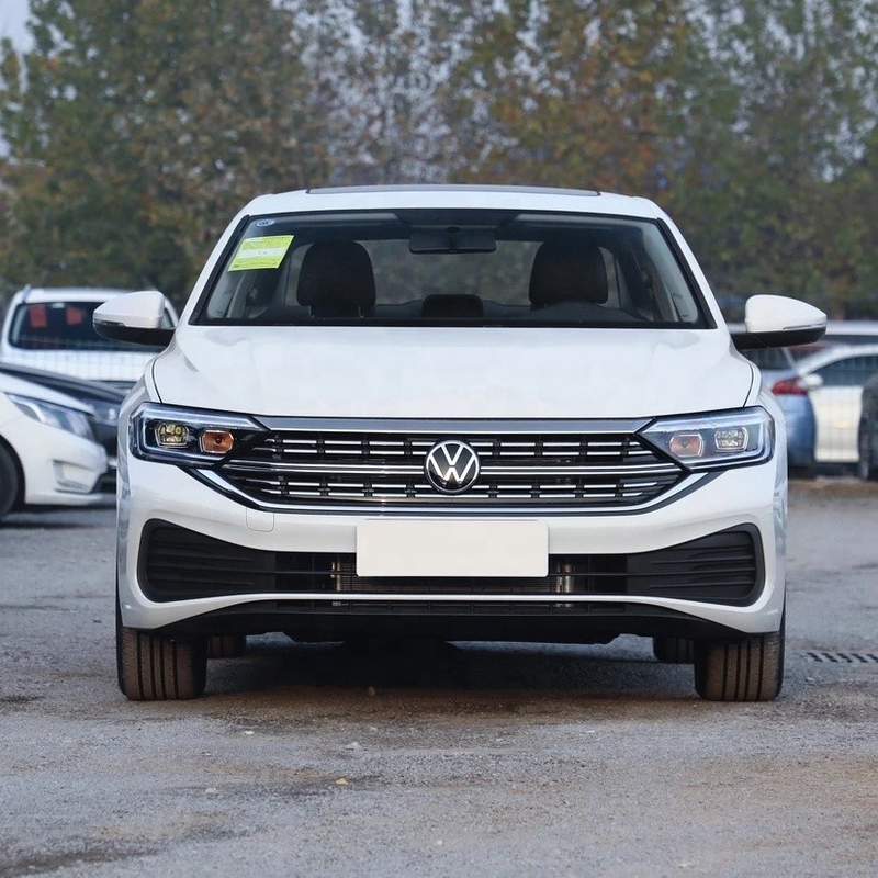 2023 Volkswagen Sagitar 300TSI DSG Leap versión Limousine con cámara trasera y AC automático