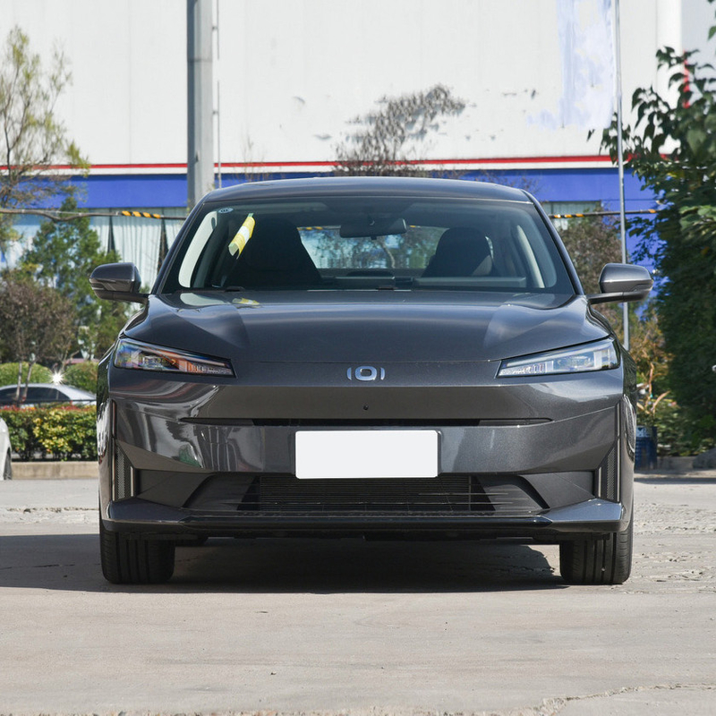 Tipo de combustible Híbrido Changan A05 Híbrido enchufable 5 asientos Tres cajas 2024
