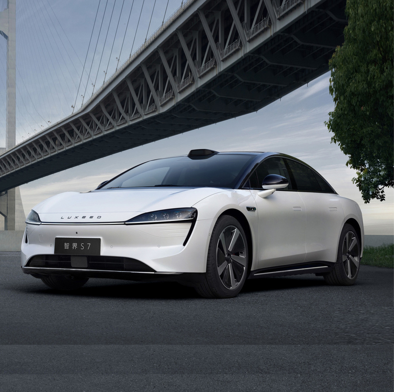 210 KM/h Velocidad máxima Huawei Chery LUXEED S7 Electric Auto Sedan 4 puertas 5 asientos híbrido
