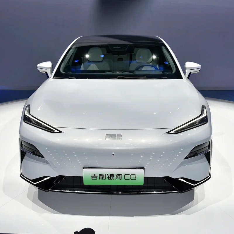 Energía eléctrica Geely Galaxy E8 Coche de 4 puertas y 5 asientos con 200KW de potencia y un interior espacioso