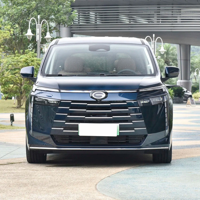 Vehículo híbrido Trumpchi E8 Max PHEV de tamaño medio de 5 puertas y 7 asientos con autonomía de 150 km