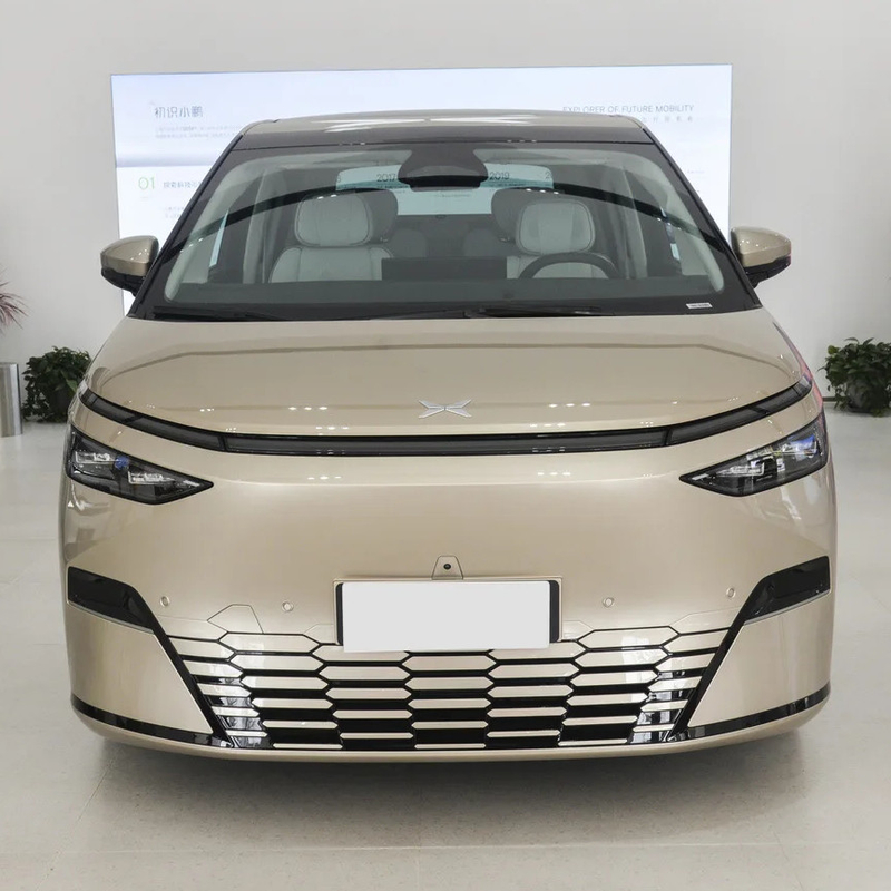 Como imagen Xpeng X9 2024 modelo 702 super larga duración de la batería PRO con 235KW de potencia total del motor